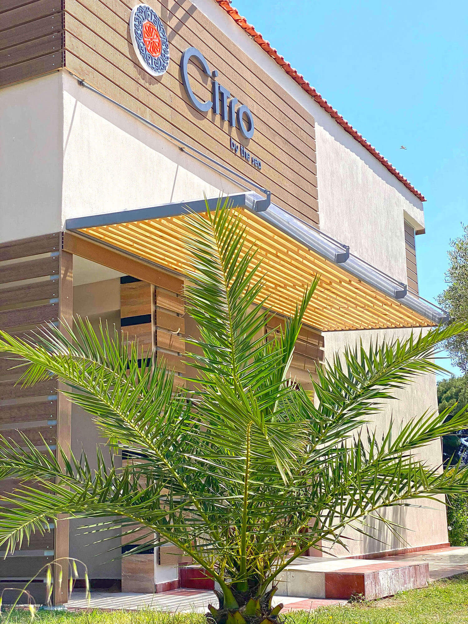 Ανακαίνιση μικρού ξενοδοχείου στη Μεταμόρφωση Χαλκιδικής από τον Χρήστο Αυγερινό.